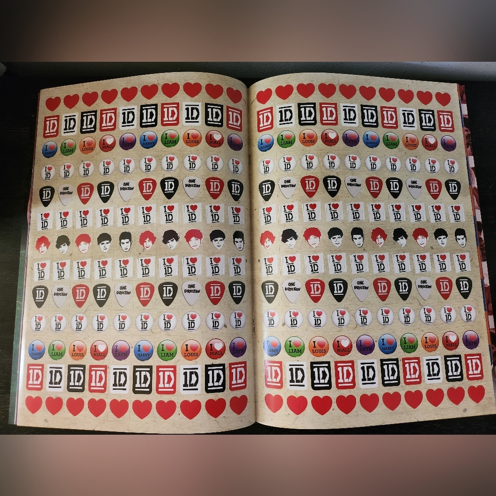 One Direction Ultimate Fan Book - Picture 10 of 16